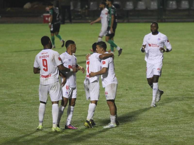 Así celebraron los jugadores merengues el triunfo en el partido.