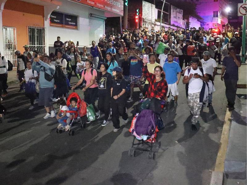 En su travesía, enfrentan desafíos económicos, inseguridad y la esperanza de poder alcanzar el sueño americano.