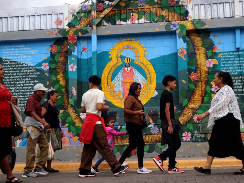 A pocos días del 278 aniversario del hallazgo de la Virgen de Suyapa, la Basílica y la Ermita se llenan de feligreses en un ambiente festivo, destacando la devoción y las celebraciones tradicionales en los alrededores.