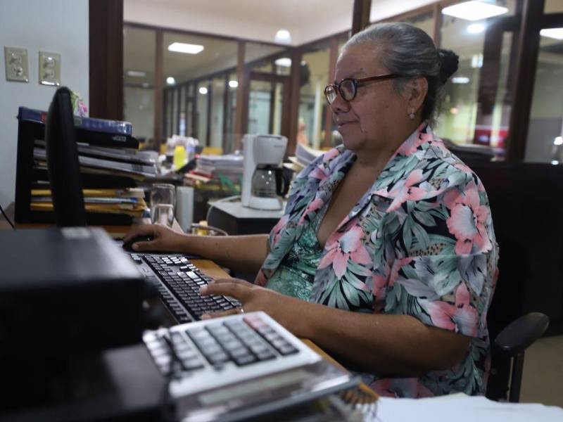 María Elena Rodríguez, asistente de redacción, tiene 43 años de formar parte del equipo de EL HERALDO.