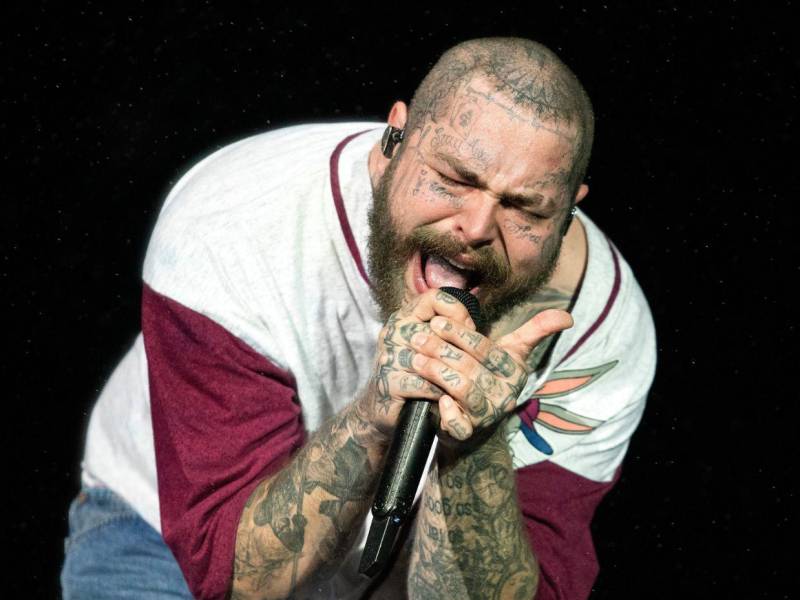 Está previsto que Post Malone, cuya última actuación individual fue en 2018, lleve a cabo una retrospectiva de su carrera en el escenario. El cantante estadounidense había tenido una aparición especial durante el concierto de Bad Bunny de 2023.