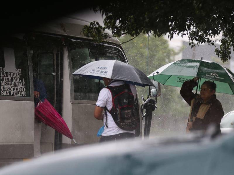 Lluvias leves y bajas temperaturas continuarán en Honduras este domingo.