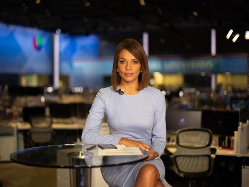 La periodista afrocolombiana, Ilia Calderón Chamat, se convirtió en la primera mujer en liderar el Noticiero Univisión, uno de los más vistos en EUA, tras la repentina salida de Jorge Ramos.