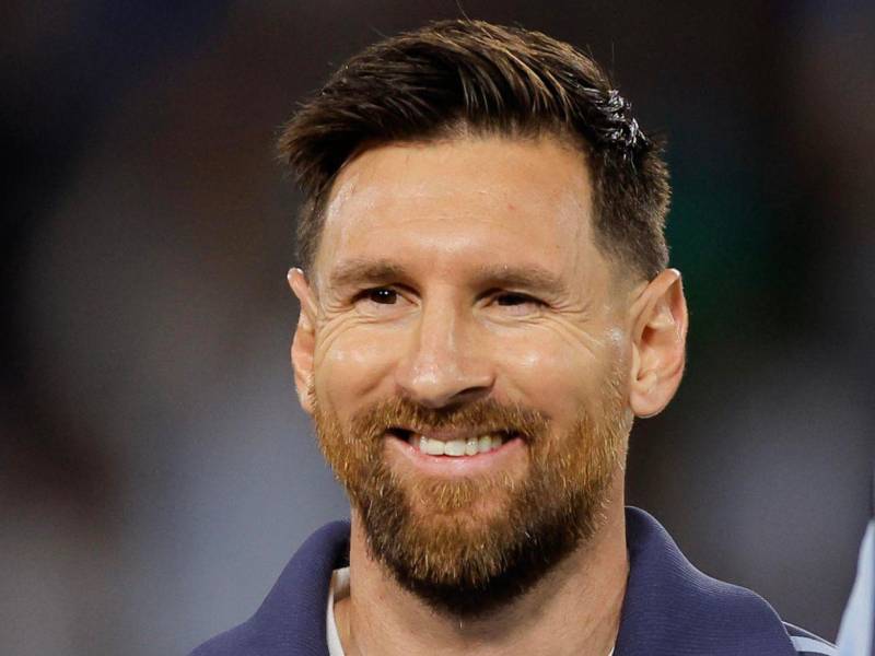 En el partido de ayer entre la Selección de Argentina y la Selección de Perú, Lionel Messi reaccionó iracundo a un jaloneo por parte de su rival. Más detalles a continuación.