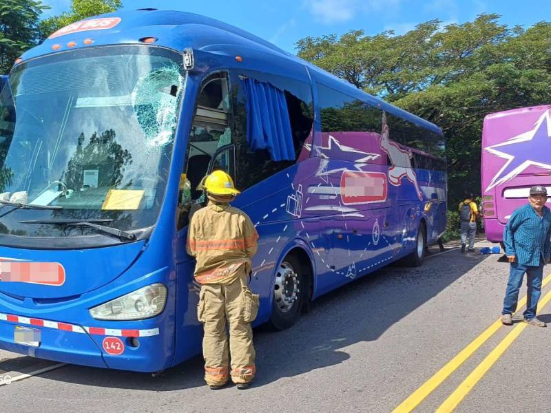 No se reportan víctimas mortales. Las autoridades investigan las causas del accidente.