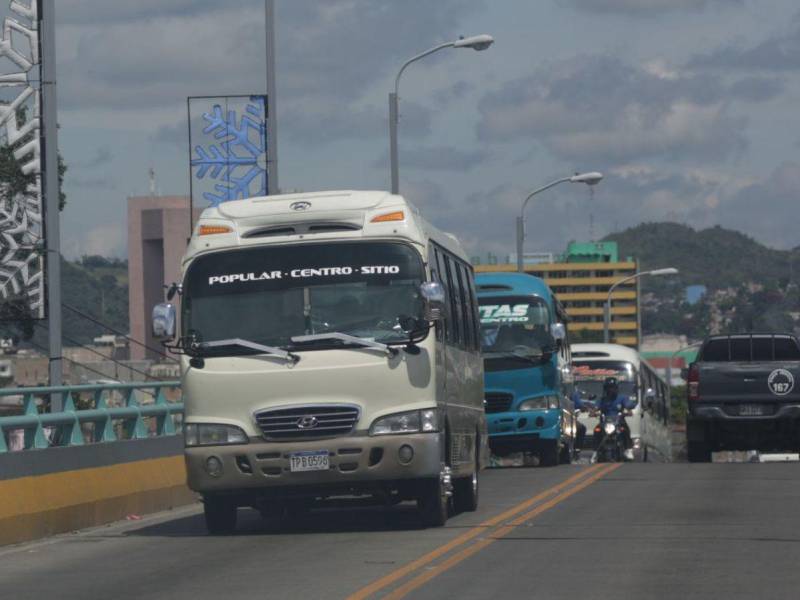 Transportistas amenazan con subir 3 lempiras al pasaje urbano