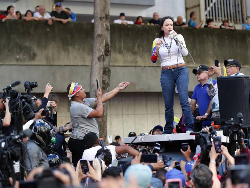 María Corina Machado habló ante la multitud antes de ser detenida.