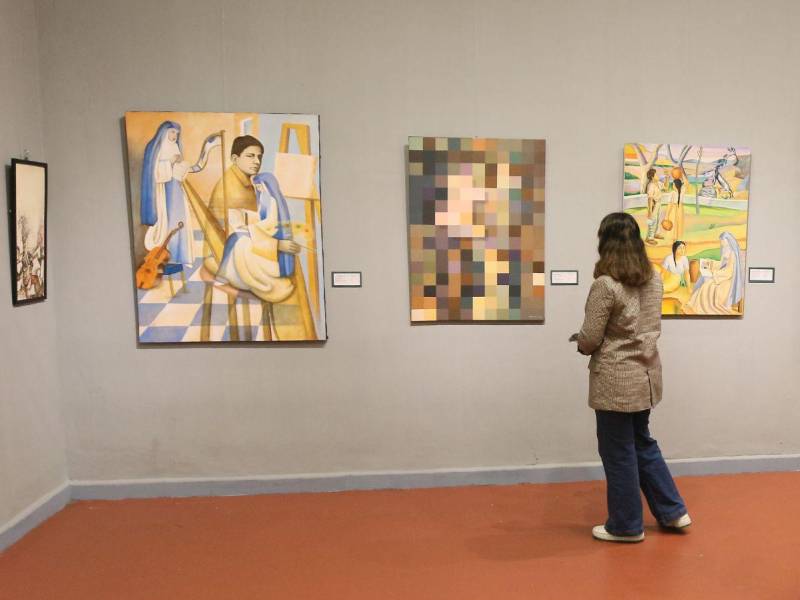 La muestra presenta 36 piezas, la mayoría disponibles para su adquisición con el fin de promover la economía creativa. Si desea comprar puede visitar la Galería Nacional de Arte.