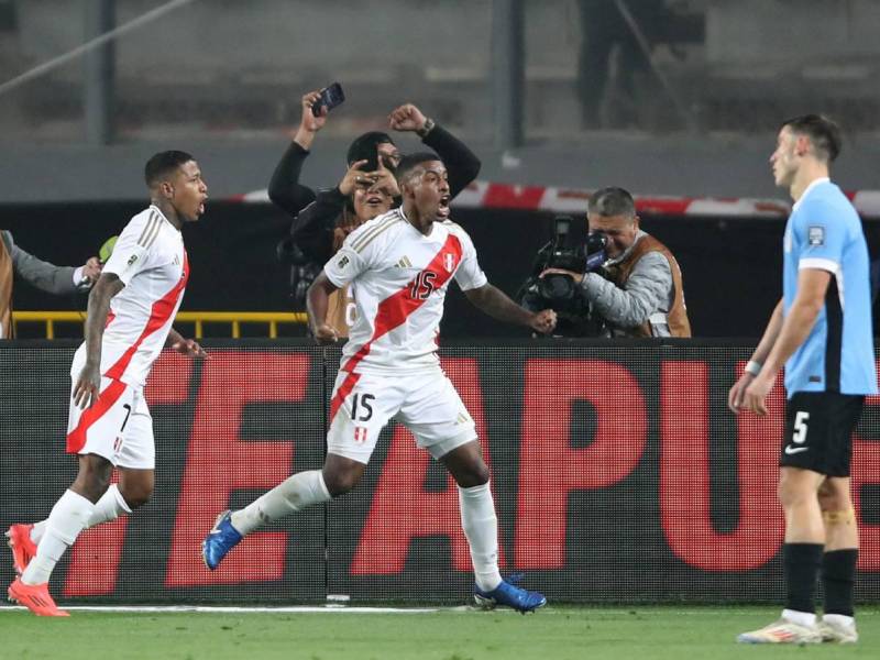 Perú sorprende a Uruguay y sale del último lugar de la tabla de eliminatoria de Conmebol