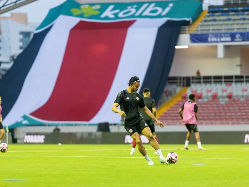 Los equipos ya calientan en San José.