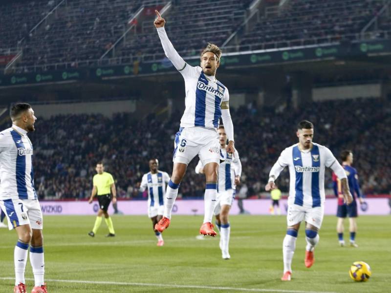 Sergio González de cabeza tiene ganando al Leganés en casa del Barcelona.