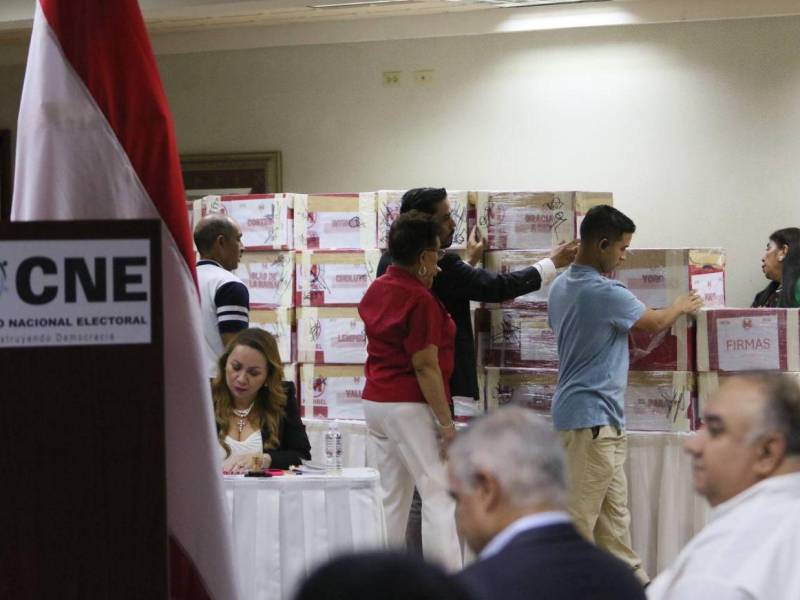 Los movimientos de los precandidatos liberales Jorge Cálix, Maribel Espinoza, Salvador Nasralla y Luis Zelaya entregarán las planillas de sus candidatos a las autoridades del CNE.