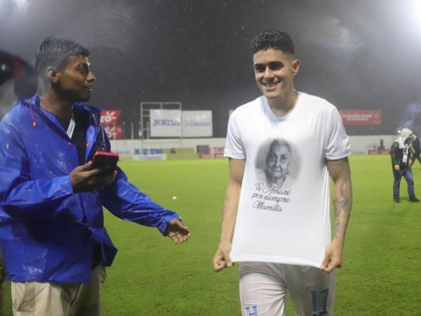 Luis Palma marcó los dos goles que le dieron la victoria a Honduras frente a México, dedicándolos a su abuela fallecida.