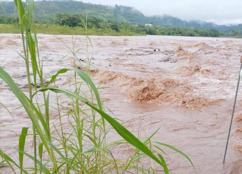 Muerte, desbordamientos y evacuados: Daños tras lluvias que afectan a Honduras (Fotos)