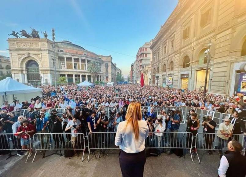 Giorgia Meloni, controvertida política que se convierte en la primera mujer en gobernar Italia