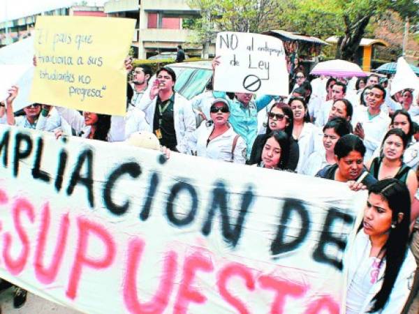 Las autoridades de la UNAH se reunieron con estudiantes de Medicina.