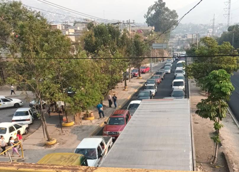 Las imágenes que dejó el accidente de un rapidito en el bulevar Fuerzas Armadas