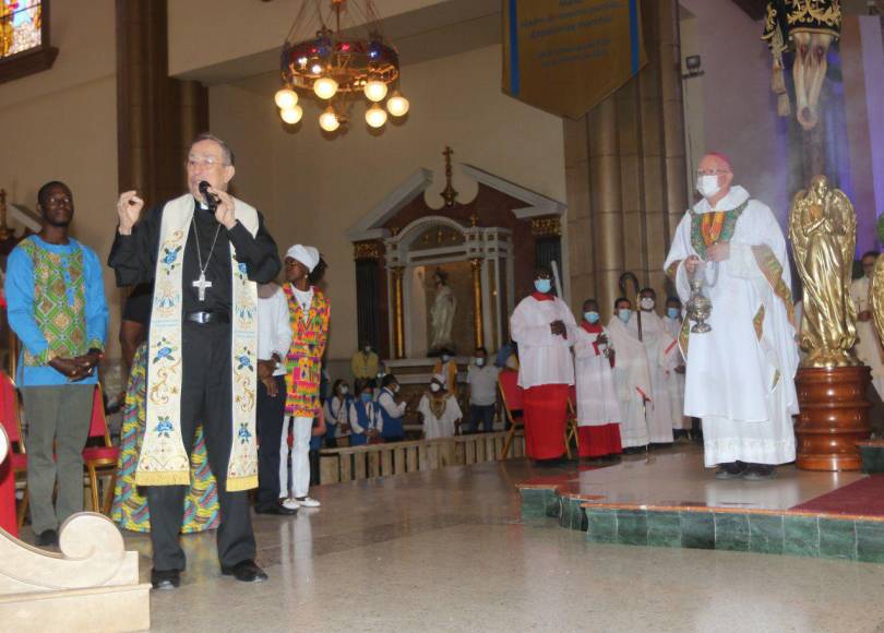 Con tambores y cantos, así se celebró la misa garífuna en honor a la Virgen de Suyapa