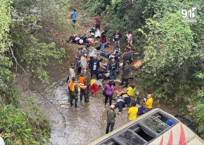 Dolorosas imágenes de accidente en carretera a Olancho: la muerte de bebés y difícil rescate de víctimas