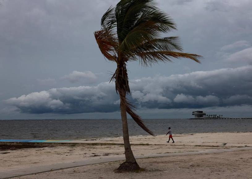 Florida se prepara para el impacto del huracán Ian