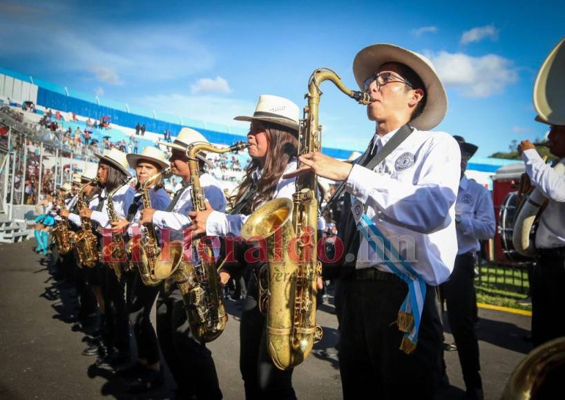 Así fue el show de la banda del Central Vicente Cáceres, la más esperada de los desfiles patrios