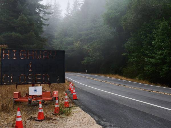 Fuertes tormentas y deslizamientos de tierra han obligado a cerrar la Autopista 1, la vía principal de Big Sur.