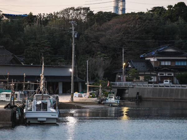 Un terremoto dañó la planta de energía nuclear inactiva en Shika, Japón, y ahora los residentes desconfían de reiniciarla.