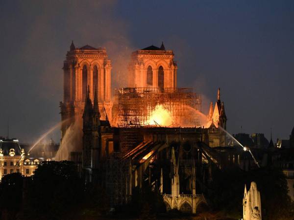 El incendio en abril del 2019, que quemó el techo y la aguja de Notre-Dame, hizo que el mundo contuviera la respiración.