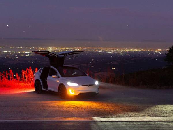 En una demanda, una mujer dijo que su marido usó su acceso remoto a un Tesla Model X para acosarla tras su separación. (Erin Brethauer/ The New York Times)