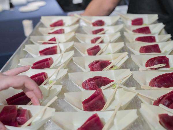 Atún aleta azul servido en Sushi-Con, en Manhattan. El atún de 180 kilos tenía 10 años.