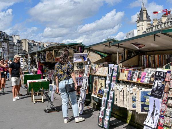 Los bouquinistes del Sena son “un patrimonio vivo de la capital”, dijo el Presidente Emmanuel Macron de Francia.