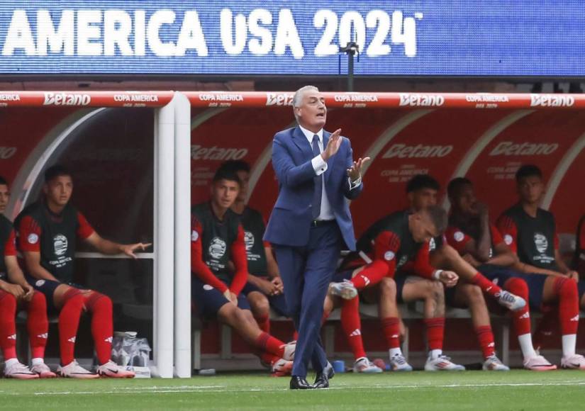 Gustavo Alfaro saldrá de la selección de Costa Rica: Millonario contrato con Paraguay