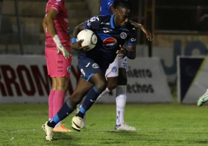 Bengtson se sigue acercando a récord de Wilmer Velásquez de máximo goleador