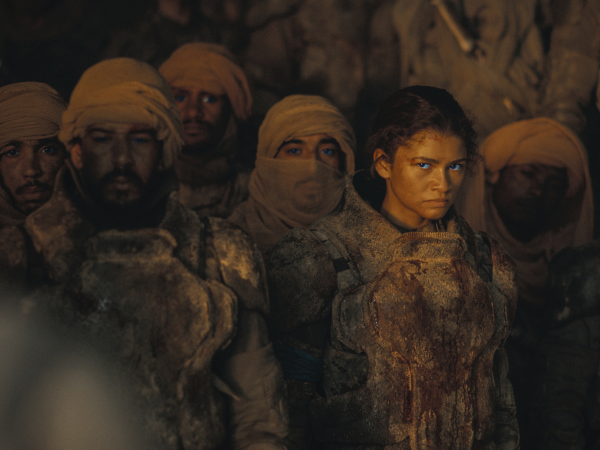 Zendaya como una fremen, uno de los habitantes nativos del desierto con su propio idioma, en “Dune: Parte Dos”.