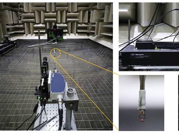 Configuración experimental de un micrófono que responde a diminutas fluctuaciones en el flujo de aire creadas por sonido.