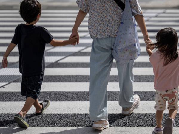 La tasa de alumbramientos de Japón cayó en 2023 a su nivel más bajo desde 1899, y el resto del mundo desarrollado sigue su ejemplo.