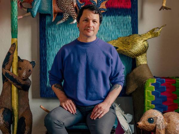 Roberto Benavidez, el artista de Los Ángeles que hace de las piñatas a ser esculturas