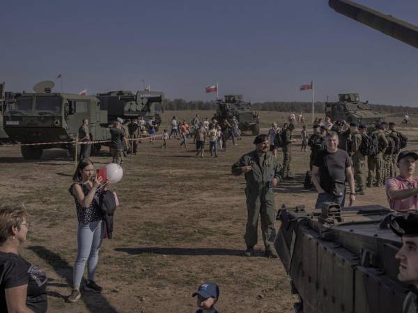 Después del colapso soviético, se recortaron los presupuestos militares en Europa. Equipo polaco, como el tanque K2.