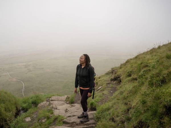 Rhiane Fatinikun fundó Black Girls Hike tras no ver a personas como ella haciendo senderismo en Inglaterra.