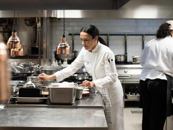 Sinem Ozler, de Seraf Vadi, es una de varias cocineras que han estado redefiniendo la escena culinaria de Estambul.