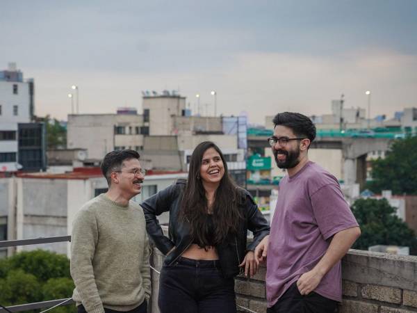 Chucho Roldán, Estefanía León y Daniel Enrique Pérez del grupo de comedia El Cuartico, con sede en CDMX.