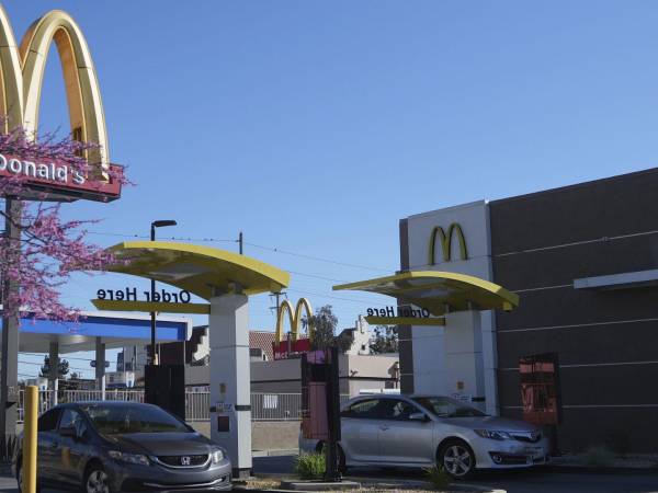 McDonald’s estaba probando sistemas de IA en más de 100 autoservicios. (Damian Dovarganes/Associated Press)