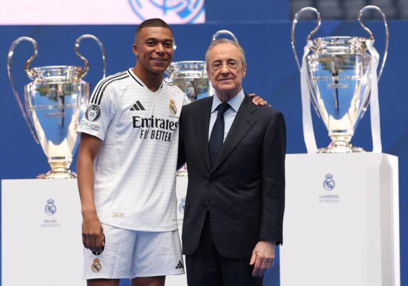 Mbappé imitó a Cristiano Ronaldo en su presentación con Real Madrid y el regalo de Florentino