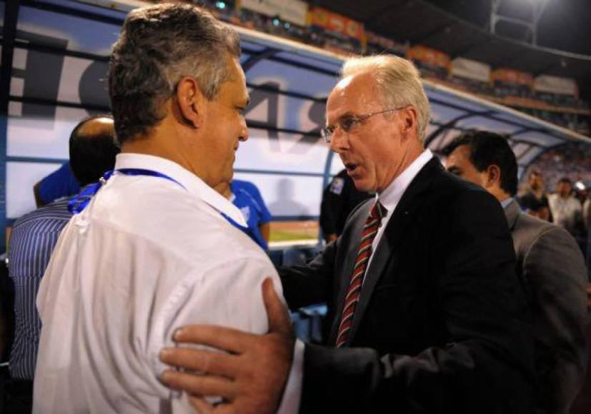 Momentos inolvidables del Honduras vs México: Besos, despidos y coscorrones