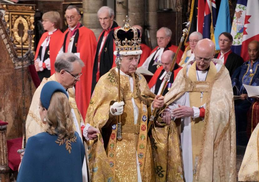 Así fueron coronados el rey Carlos III y la reina Camila