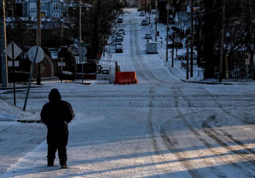 ¿A qué se debe la histórica tormenta de nieve que azota a Estados Unidos?