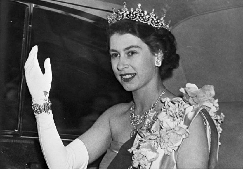 Racismo, muertes e infidelidades... las crisis a que hizo frente Isabel II