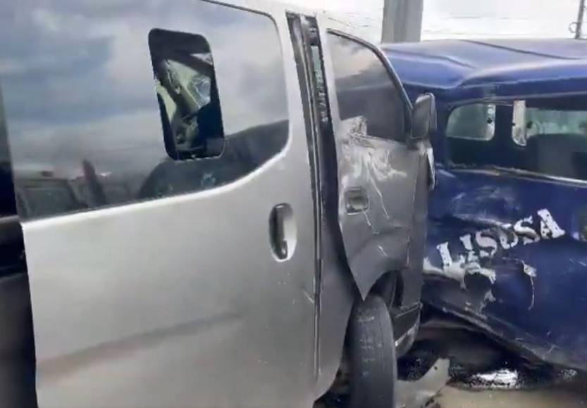 Las imágenes que dejó el fuerte choque entre dos busitos en SPS