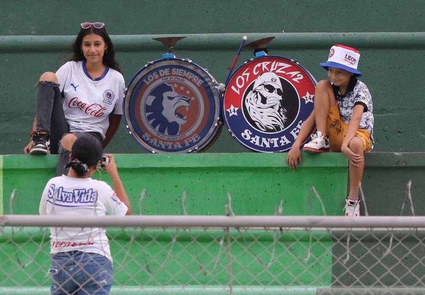 Fiesta merengue, risas y reconocimiento de cancha: el ambiente previo a la semifinal Olimpia vs Marathón en Comayagua