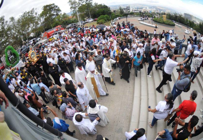 Aniversario 277: comienza celebración con llegada de Virgen de Suyapa a Basílica